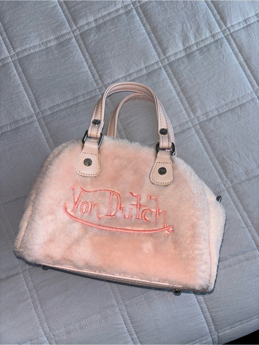 VON DUTCH PINK FAUX FUR BOWLING BAG - Picture 3 of 4